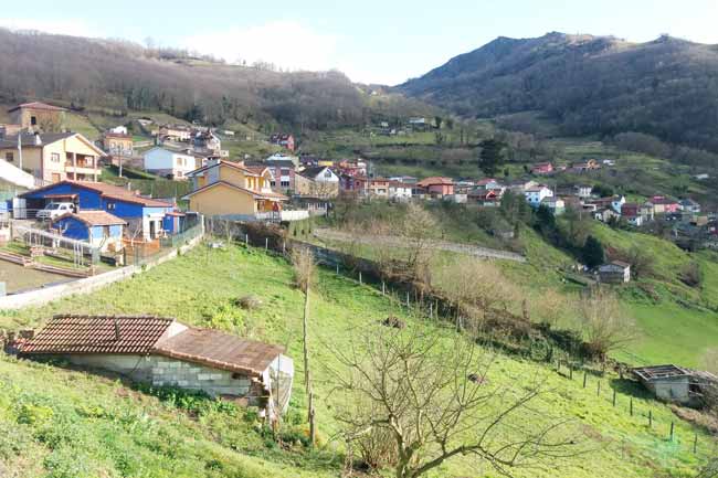 Cuando Carabanzo aspiró a ser “Pueblo Ejemplar de Asturias” y le salió una vena republicana