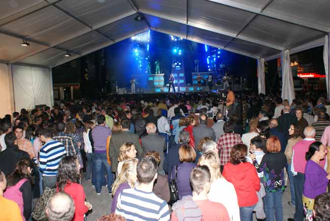 La alcaldesa de Lena descartó sacar el ferial del centro de La Pola en su etapa al frente del área de Festejos