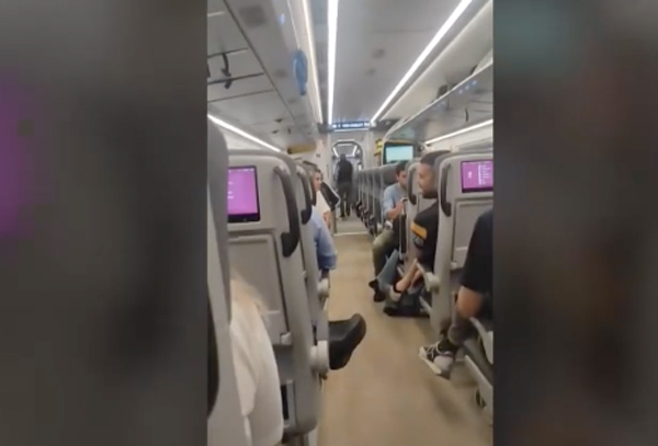 Botando por la Variante del Pajares; se hace viral un video que muestra fuertes vaivenes de un tren “Avril”