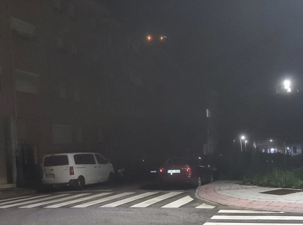 Campomanes reclama una mejora en la iluminación de sus calles y alerta de averías en el semáforo de la N-630