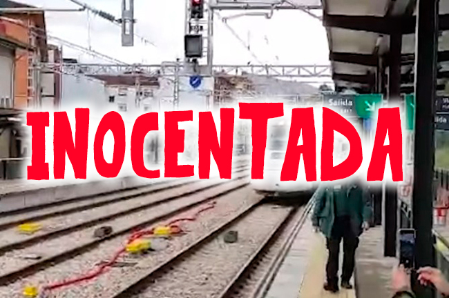 La parada del primer AVE de la mañana a Madrid en la estación de tren de La Pola, la inocentada